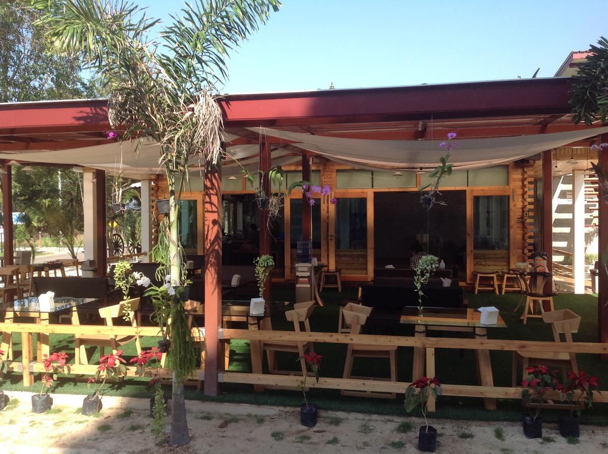 Готель Check In And Chill Out Ban Laem Sok Екстер'єр фото