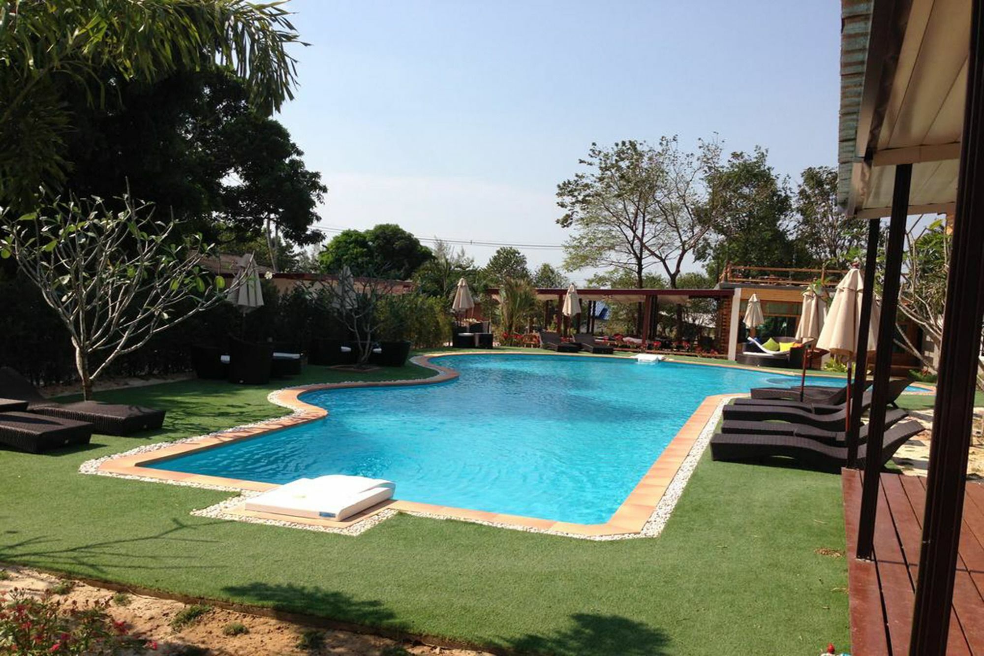 Готель Check In And Chill Out Ban Laem Sok Екстер'єр фото