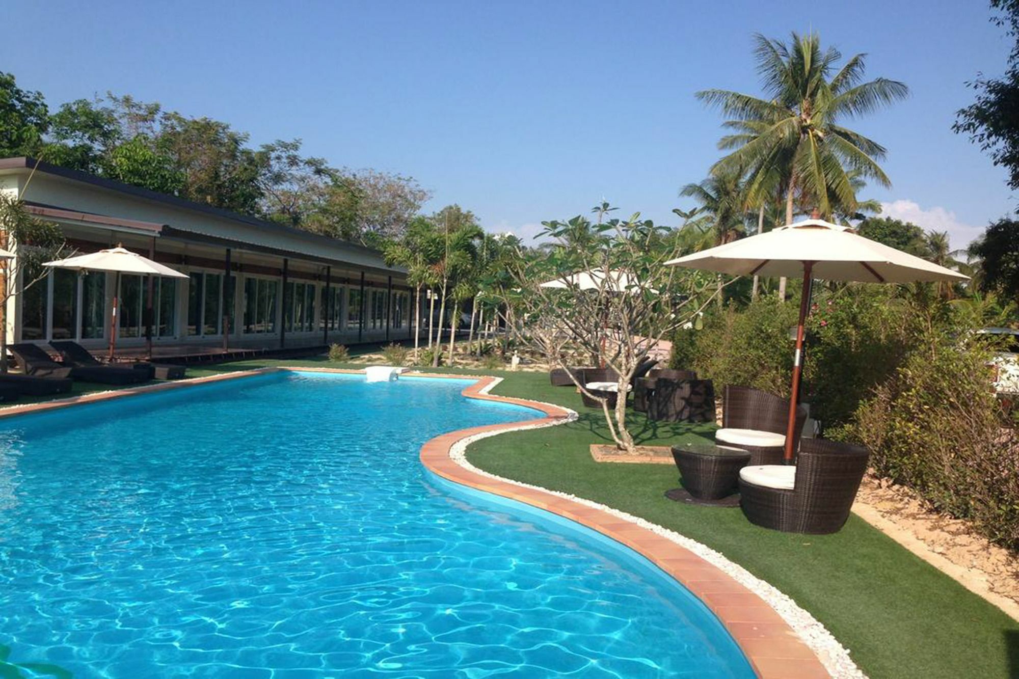 Готель Check In And Chill Out Ban Laem Sok Екстер'єр фото