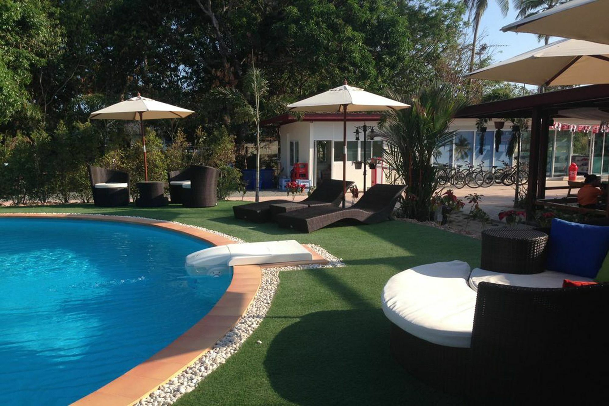 Готель Check In And Chill Out Ban Laem Sok Екстер'єр фото
